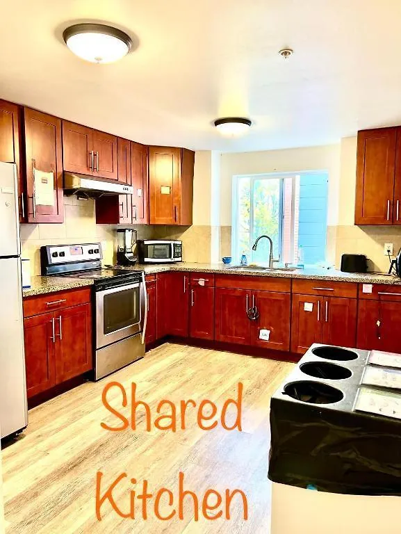 Private Room With Shared Bathroom With Another Unit, 10 Minutes Walk To University Of Washington Seattle